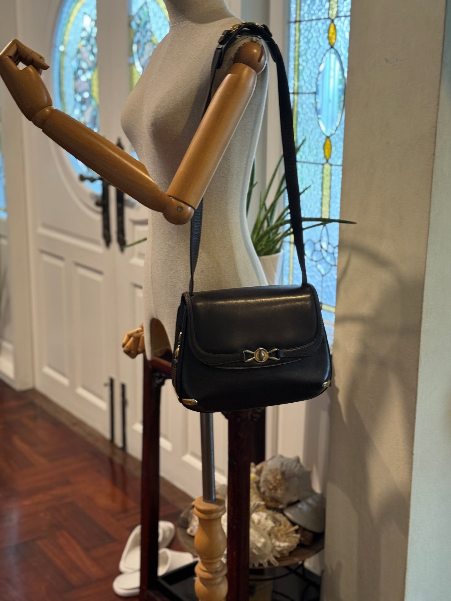 Authentic Gucci Vintage 1970s Dark Brown Leather Shoulder Bag