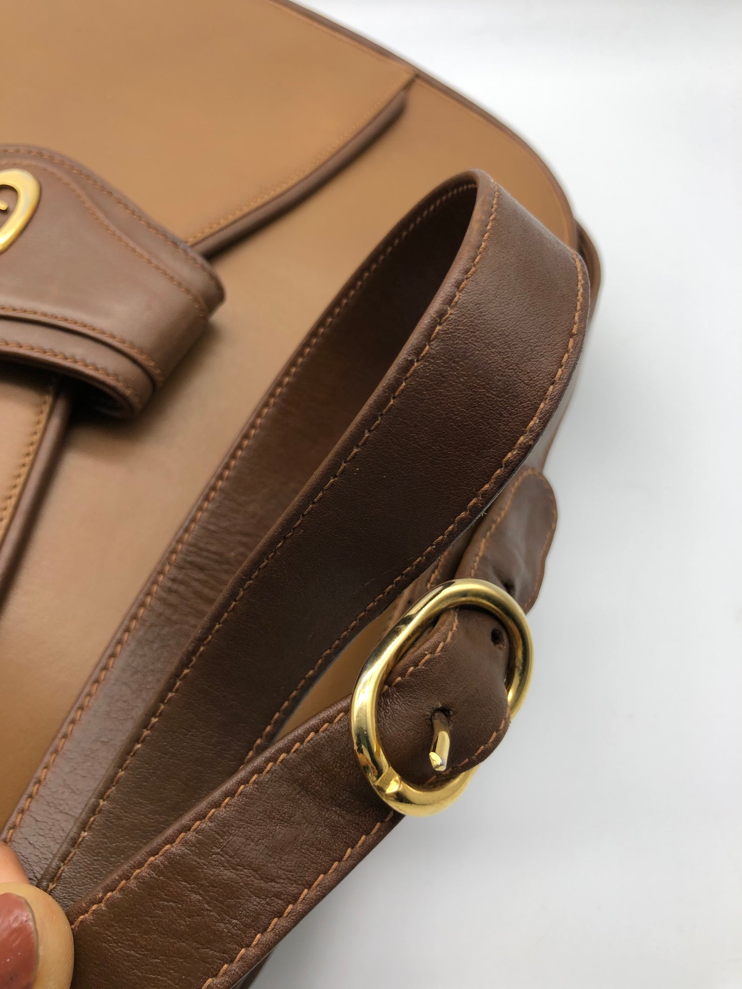 Authentic GUCCI Vintage Caramel Brown Leather Shoulder Bag