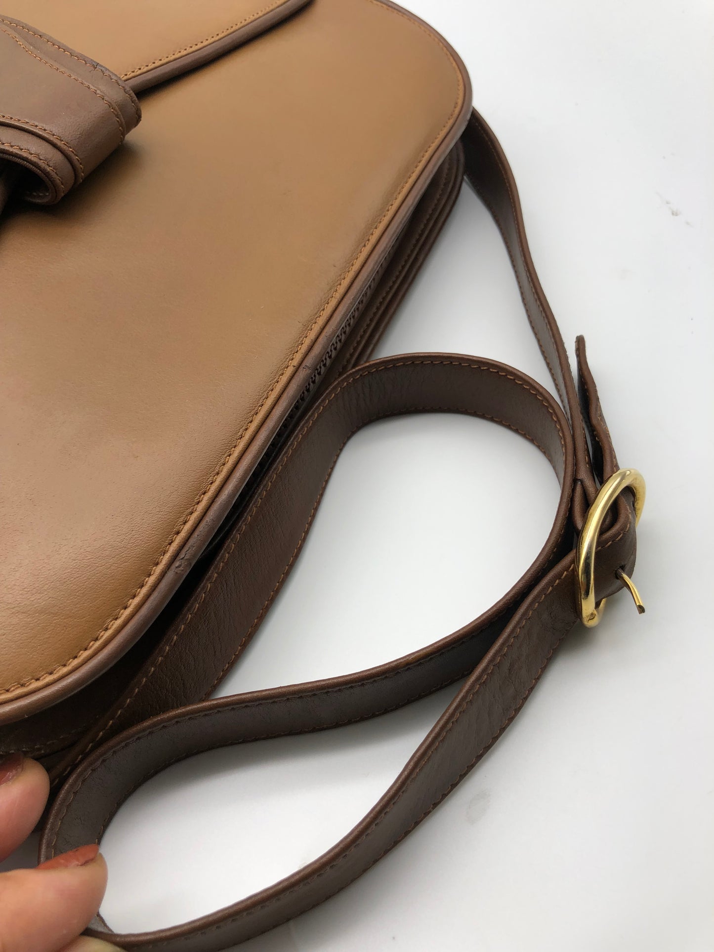 Authentic GUCCI Vintage Caramel Brown Leather Shoulder Bag