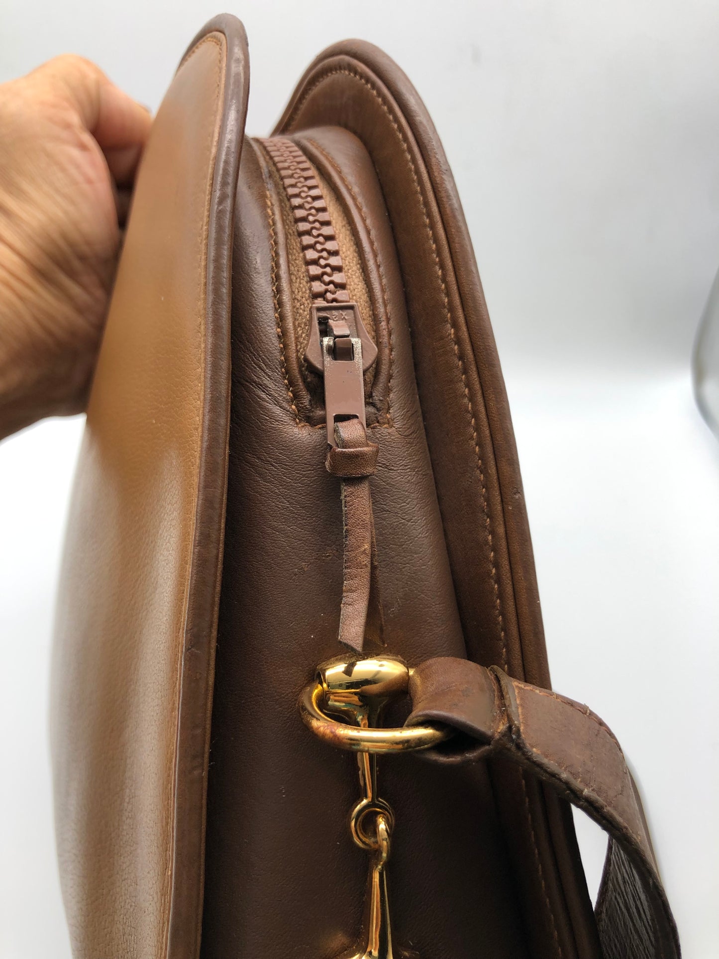 Authentic GUCCI Vintage Caramel Brown Leather Shoulder Bag