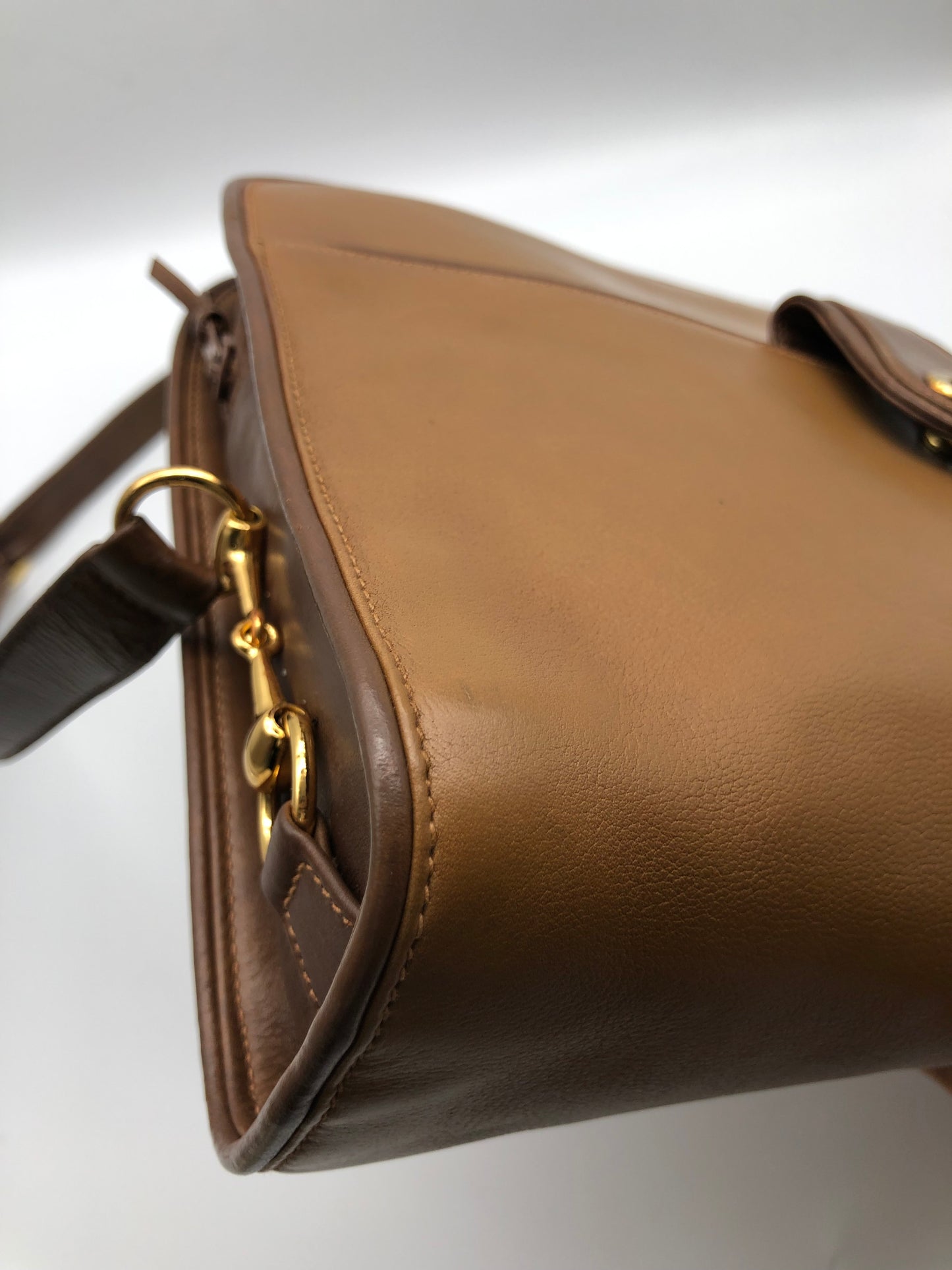 Authentic GUCCI Vintage Caramel Brown Leather Shoulder Bag