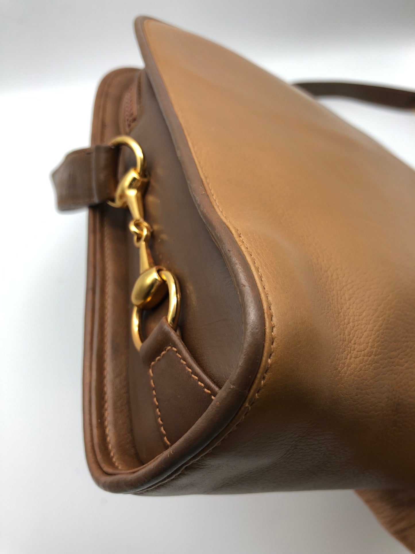 Authentic GUCCI Vintage Caramel Brown Leather Shoulder Bag
