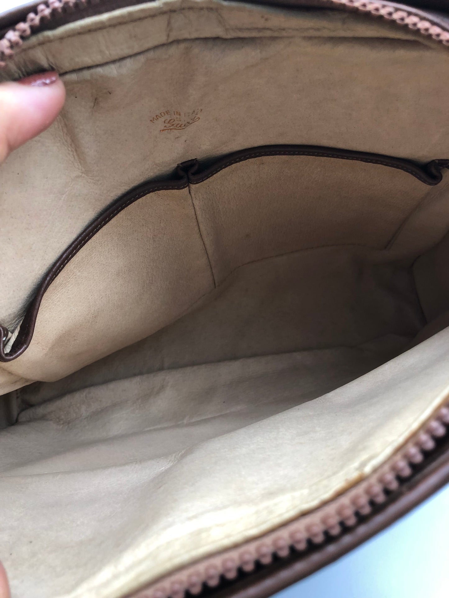 Authentic GUCCI Vintage Caramel Brown Leather Shoulder Bag