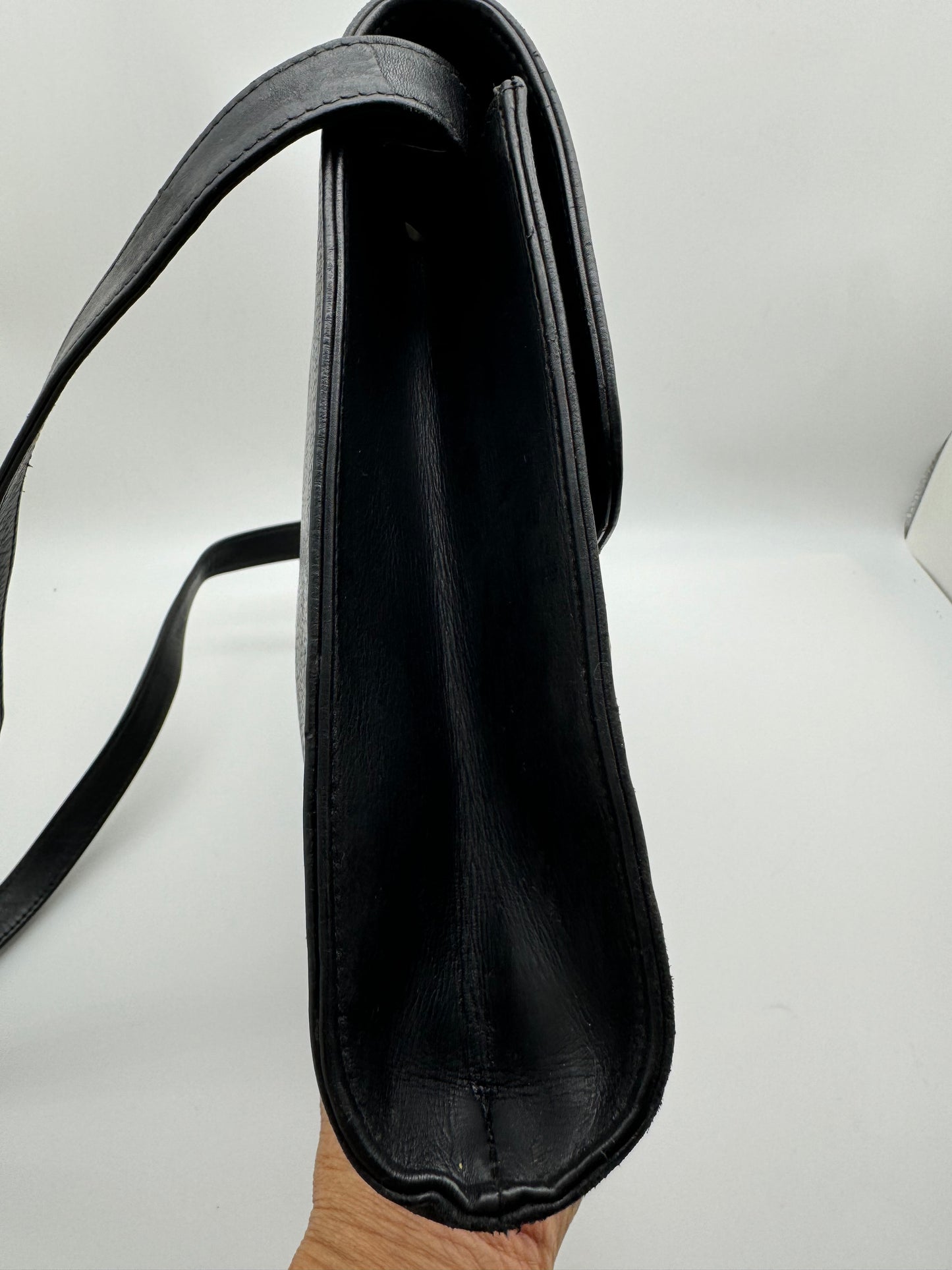 Authentic GUCCI Vintage Horsebit Black Leather Shoulder Bag