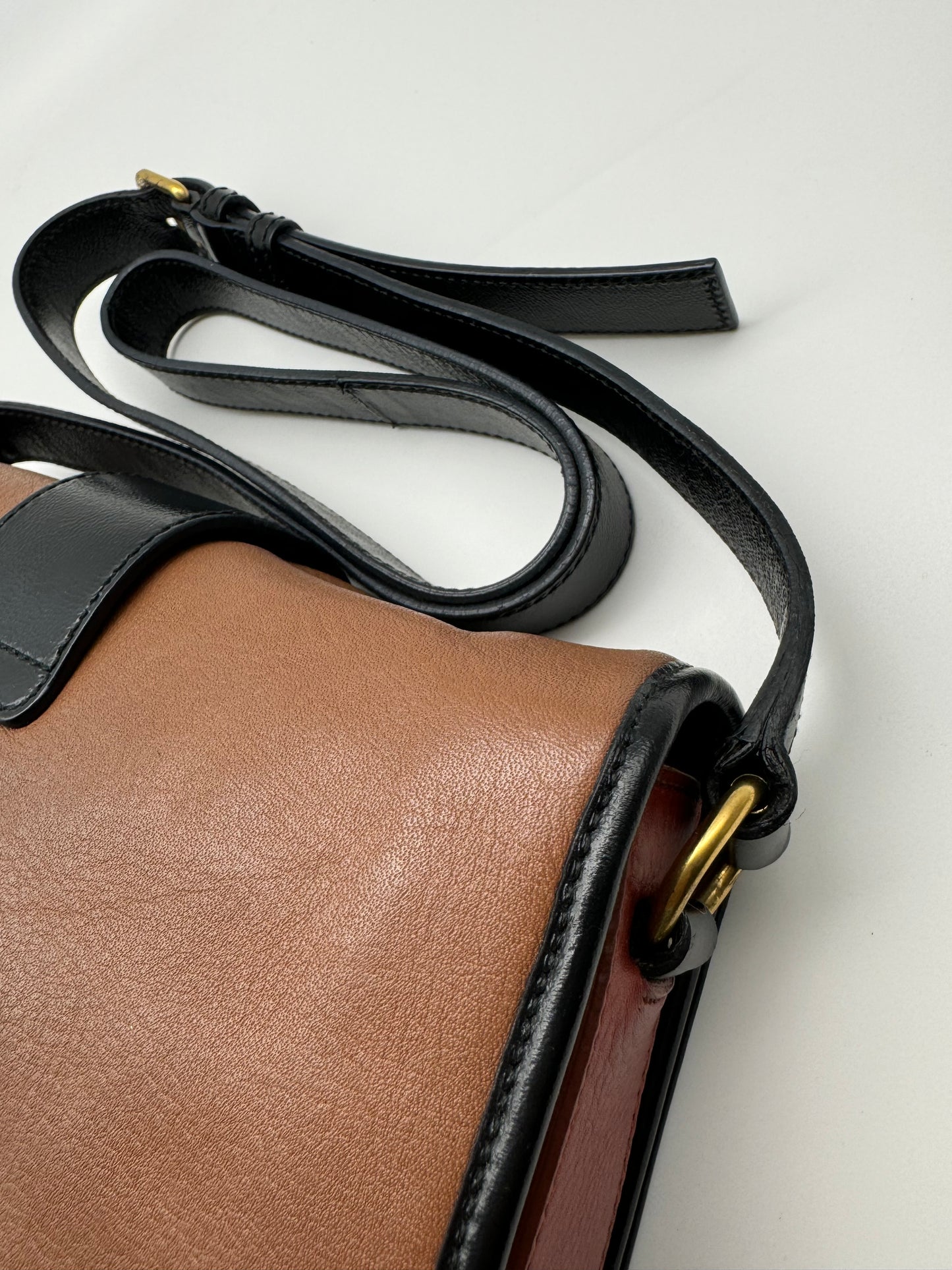 Authentic Yves Saint Laurent Chyc Y Sling Shoulder Bag