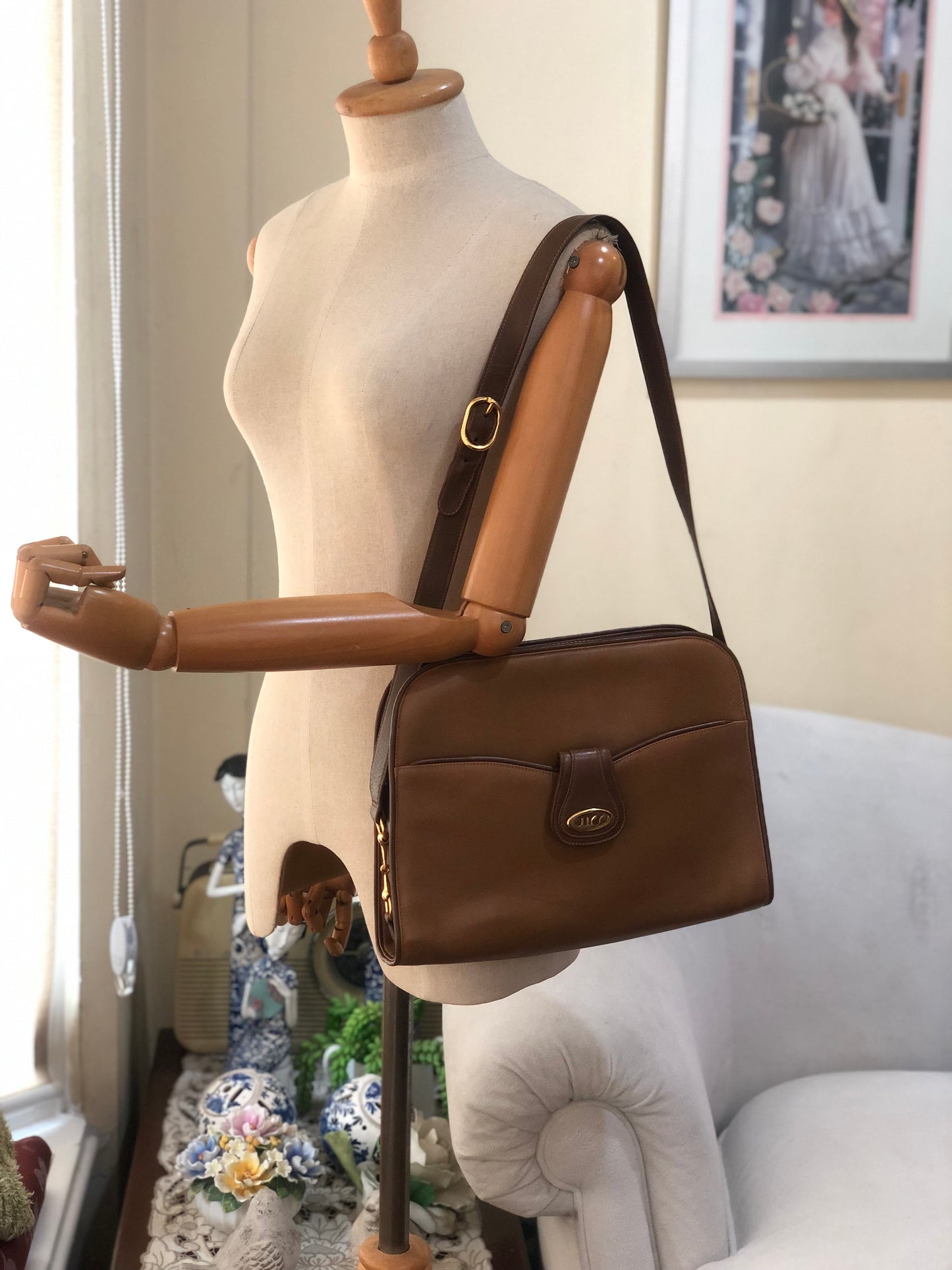 Authentic GUCCI Vintage Caramel Brown Leather Shoulder Bag