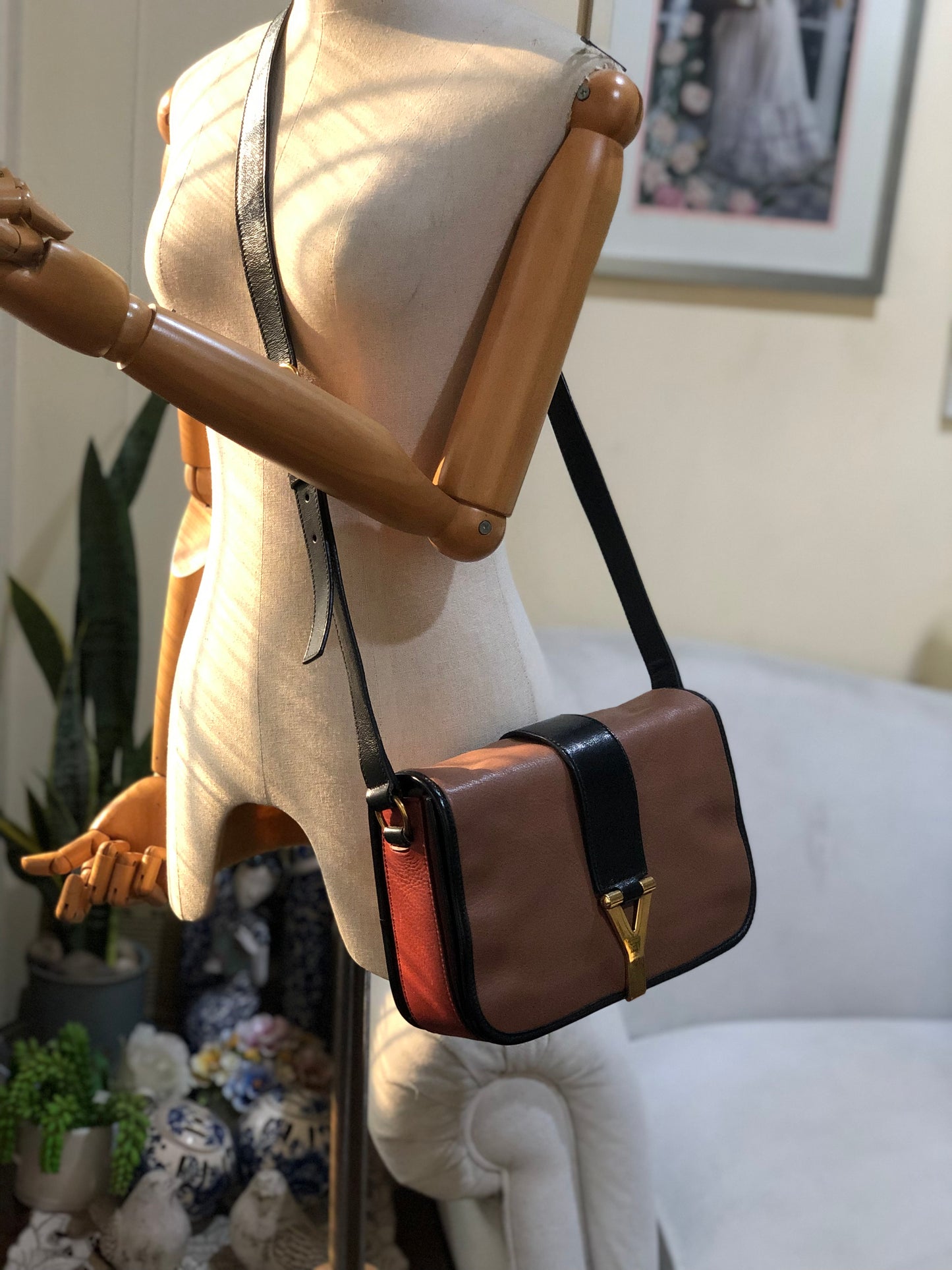 Authentic Yves Saint Laurent Chyc Y Sling Shoulder Bag