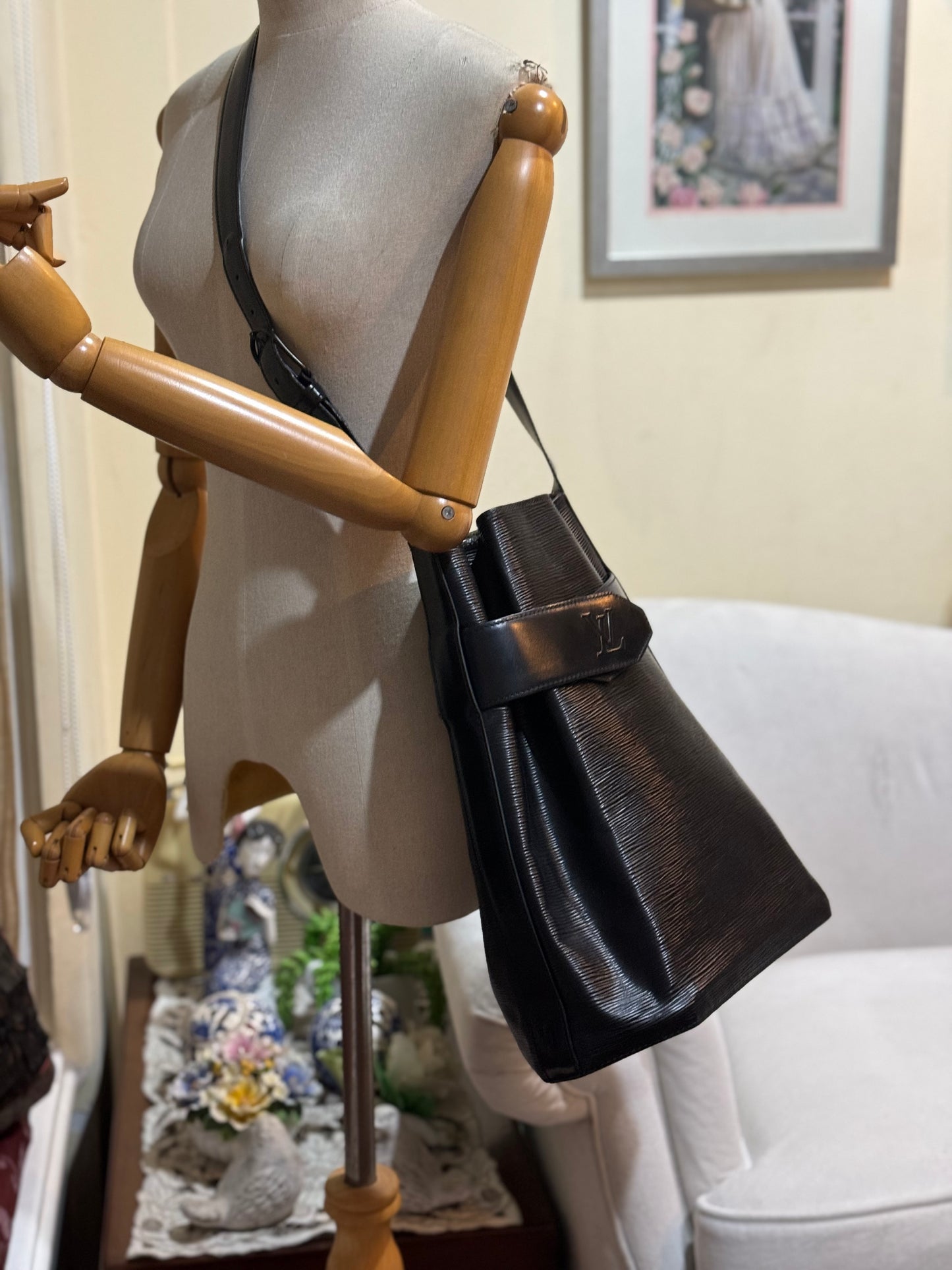 Authentic Louis Vuitton Black Epi Noir Sac D'epaule GM Twist Bucket Bag
